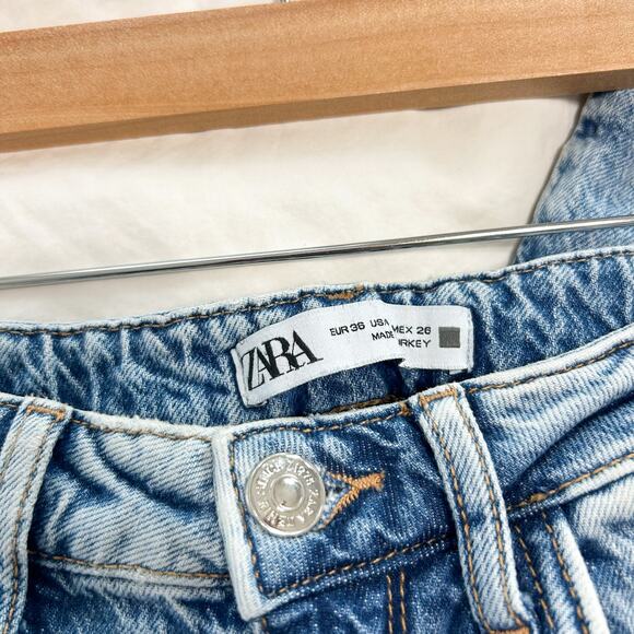 Zara High Rise Distressed Split Hem Jeans Light Wash Women’s Size 4 EUC - Picture 4 of 10